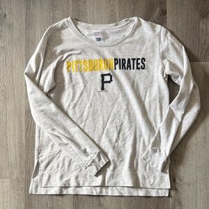 Woman’s Pittsburgh Pirates crew sweater